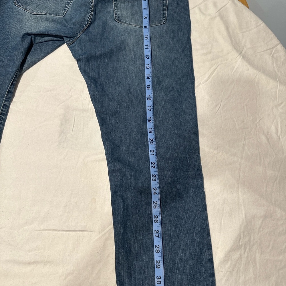 CAbi Women’s Jeans Size 6 Medium Wash Straight Leg Stretch Denim - Picture 5 of 5
